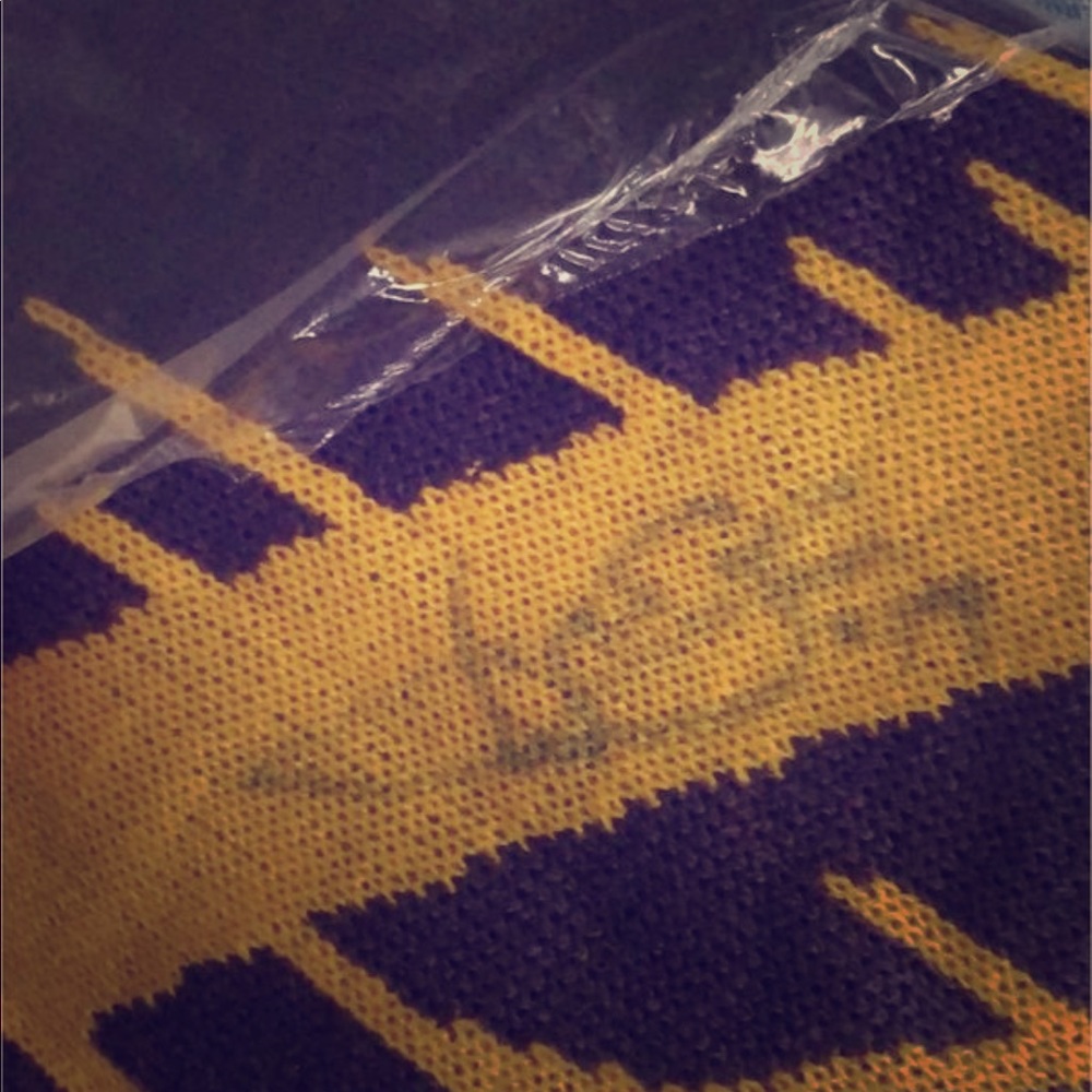 Jermey Lin signed scarf